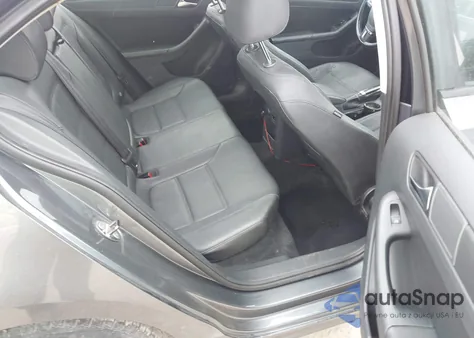 2011 Volkswagen Jetta 2.5L Se z USA, uszkodzony, nr VIN 3VWDZ7AJ4BM370033